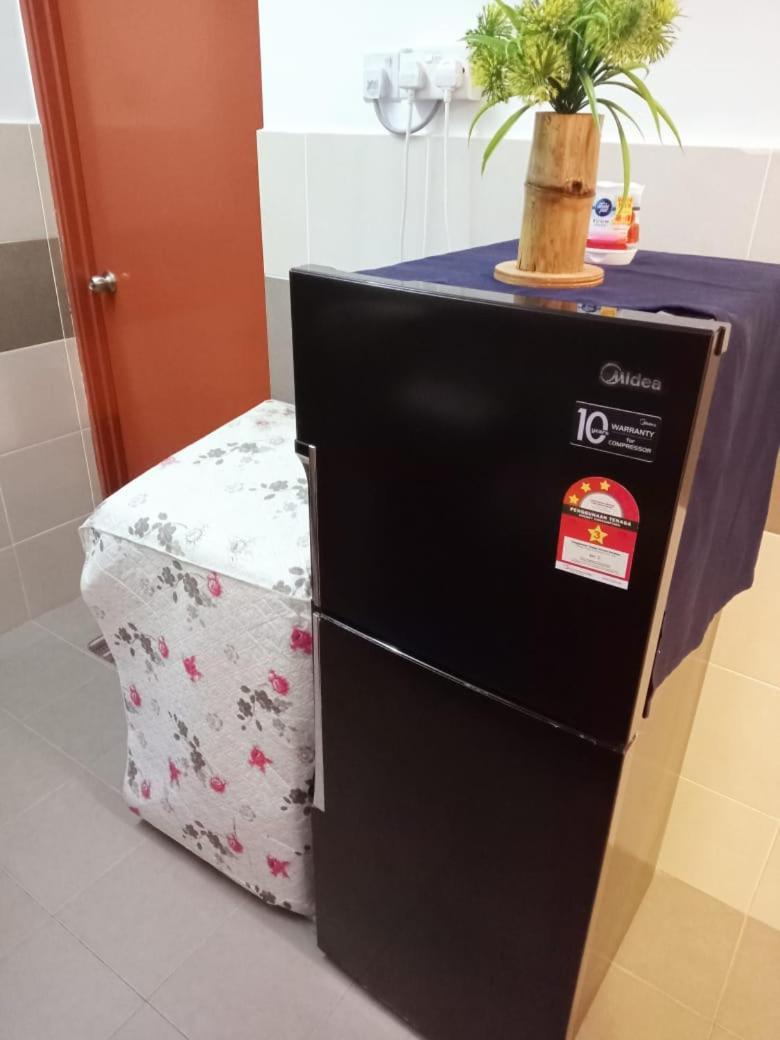 Homestay Kuala Terengganu Rose House Pantai Batu Buruk Exterior photo